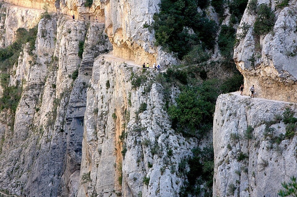 Ущелье Монт-Ребей, где можно перемещаться по тонкой грани между восторгом и страхом