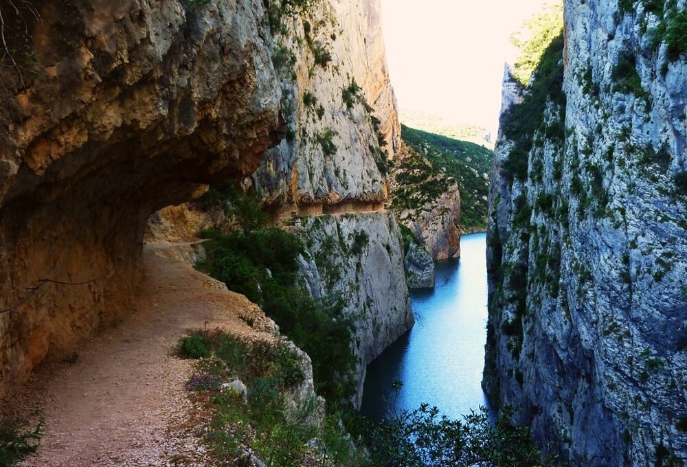Ущелье Монт-Ребей, где можно перемещаться по тонкой грани между восторгом и страхом
