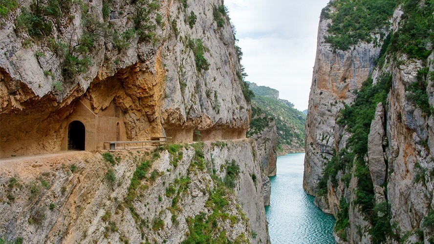 Ущелье Монт-Ребей, где можно перемещаться по тонкой грани между восторгом и страхом