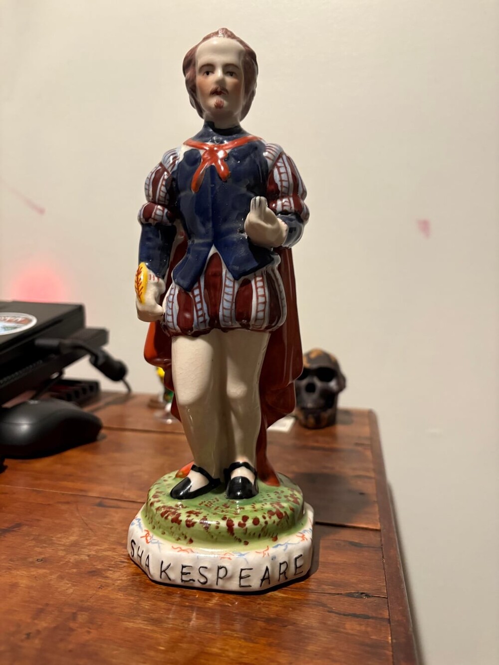 15. Стаффордширская фарфоровая фигурка