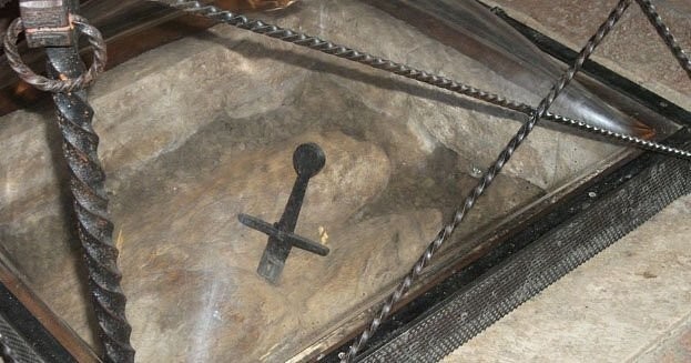 Затерянный меч Тосканы, вдохновивший на легенду о короле Артуре