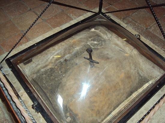 Затерянный меч Тосканы, вдохновивший на легенду о короле Артуре