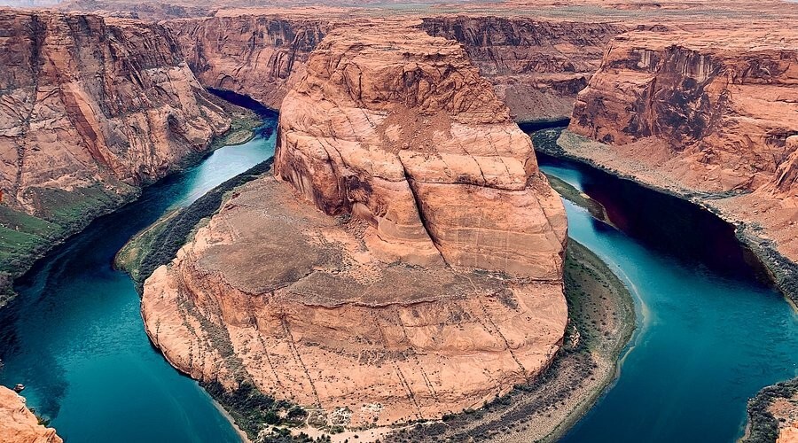 19. Хорсшу-Бенд — подковообразный извилистый участок реки Колорадо в штате Аризона, США