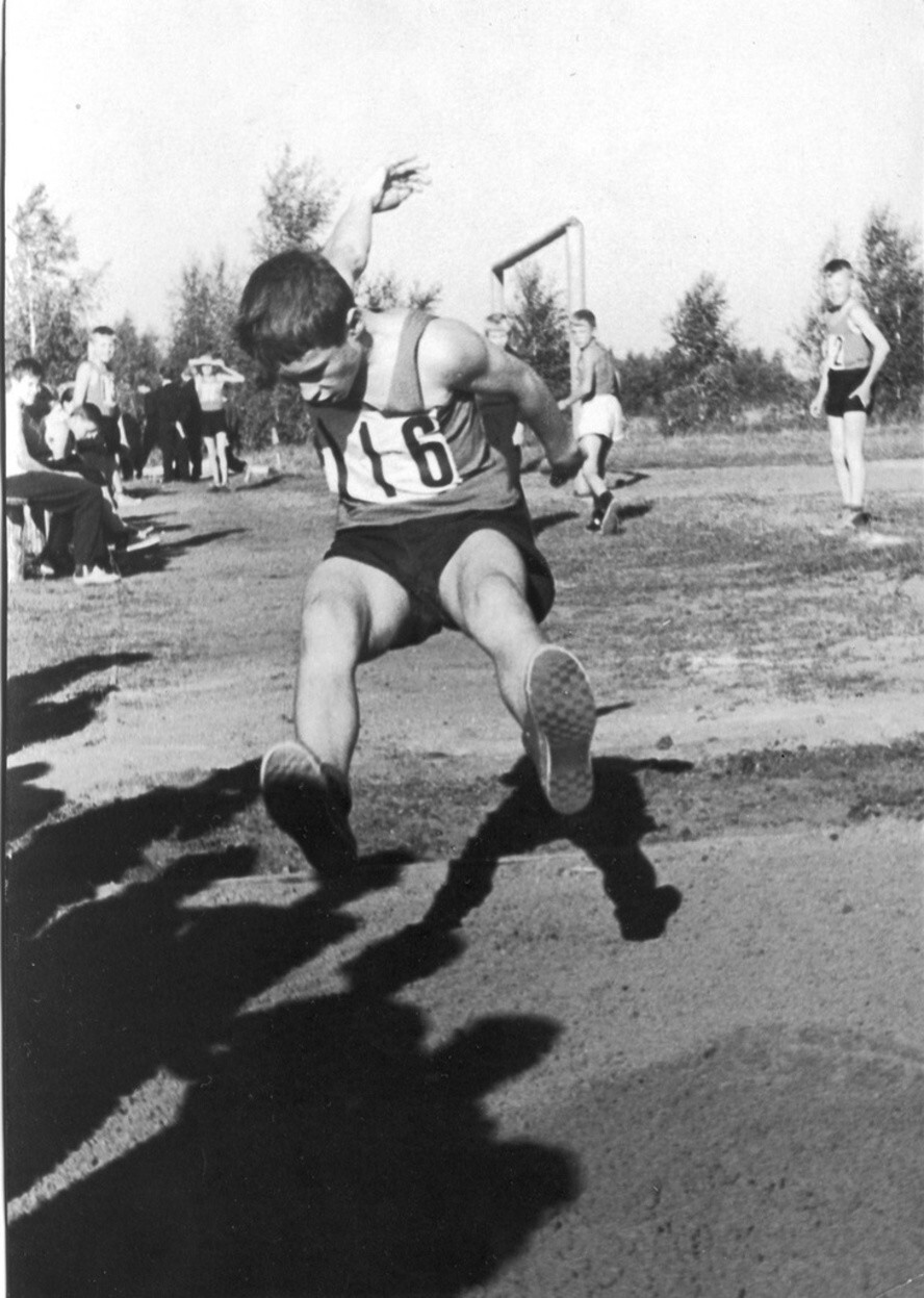 Школьные соревнования. Прыжки в длину. 1–15 мая 1965 года.