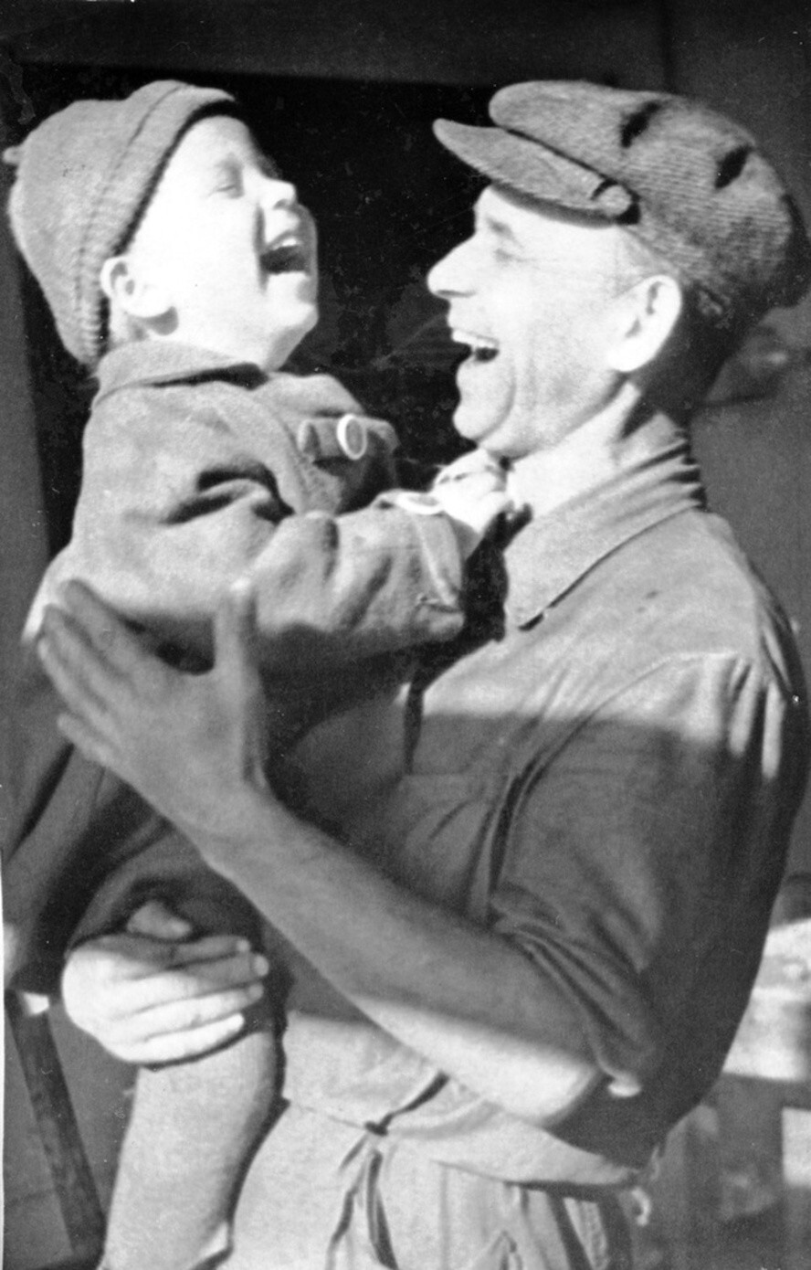 «Сосед пересмешник». 30 апреля 1964 года. Московская область, Воскресенский район, село Конобеево.