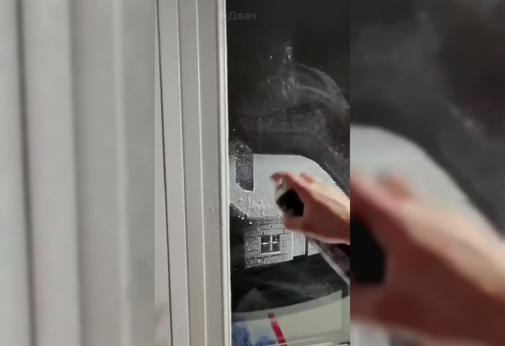 Парень превратил обычные окна в новогоднюю сказку с помощью пены для бритья