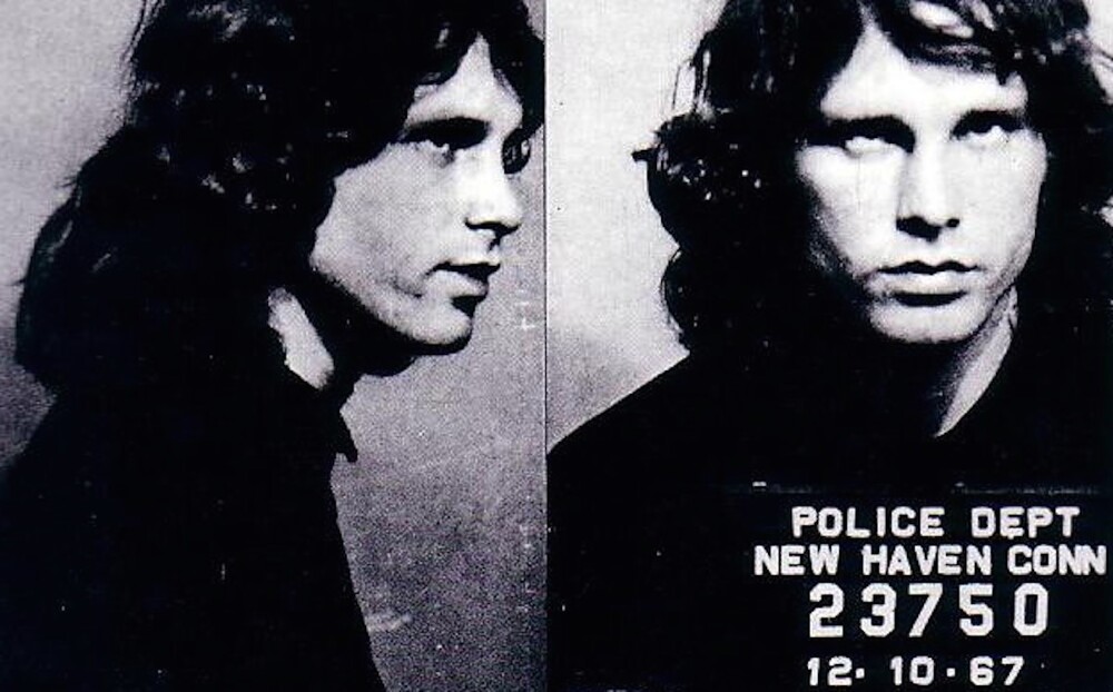 24. Джим Моррисон был обвинён в непристойном поведении и подстрекательстве к беспорядкам