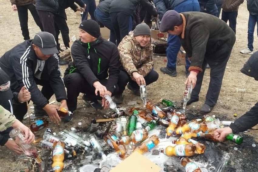 Самая мирная и созидательная религия во всей красе