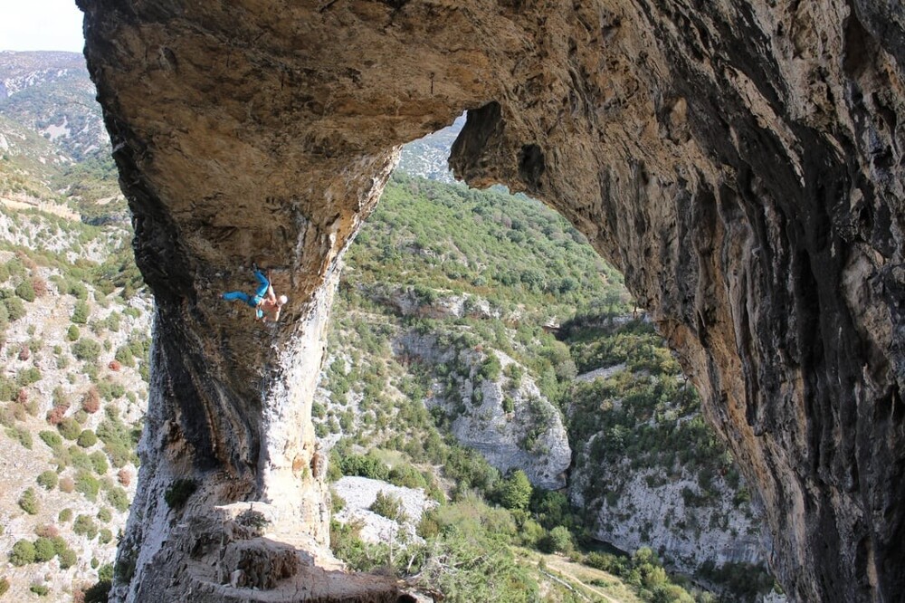 Арка Роделлара: гора с дырой, через которую бросают вызов небу и судьбе