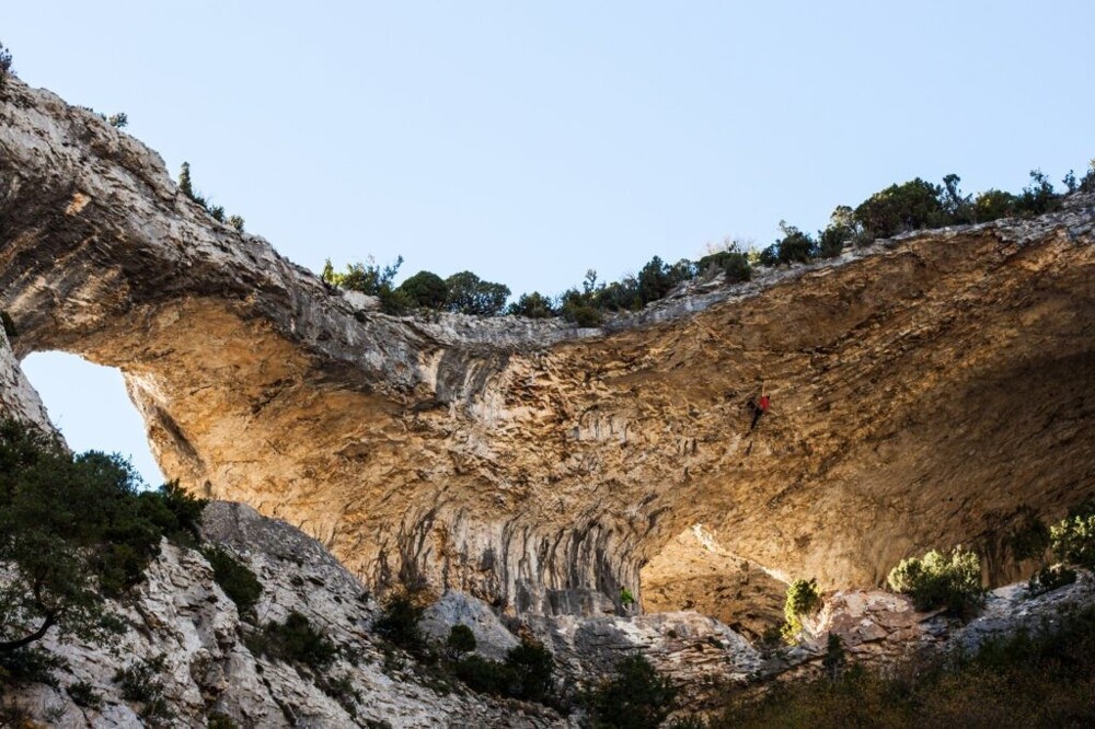 Арка Роделлара: гора с дырой, через которую бросают вызов небу и судьбе
