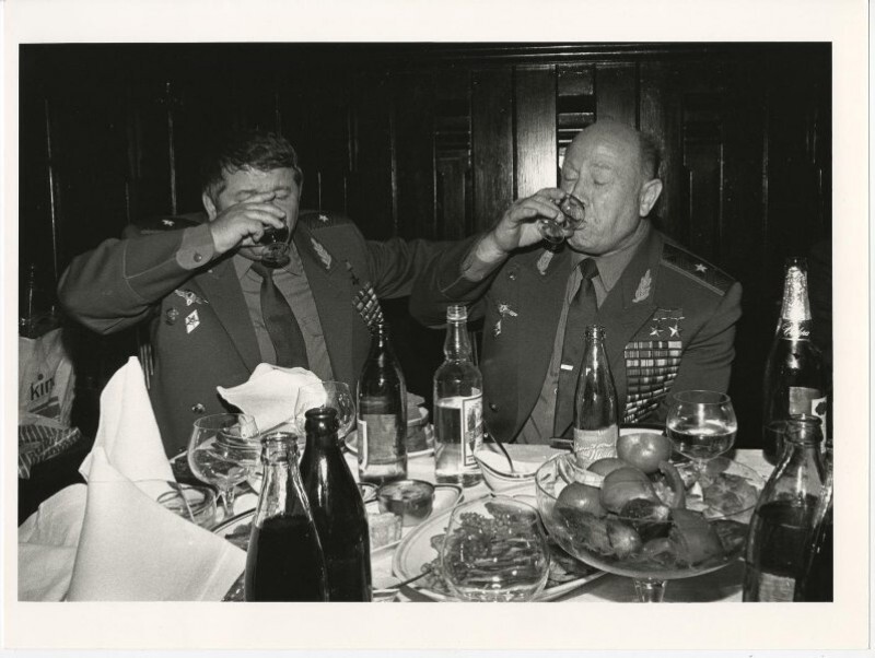 По пятьдесят! Космонавты Петр Климук и Алексей Леонов, 90-е