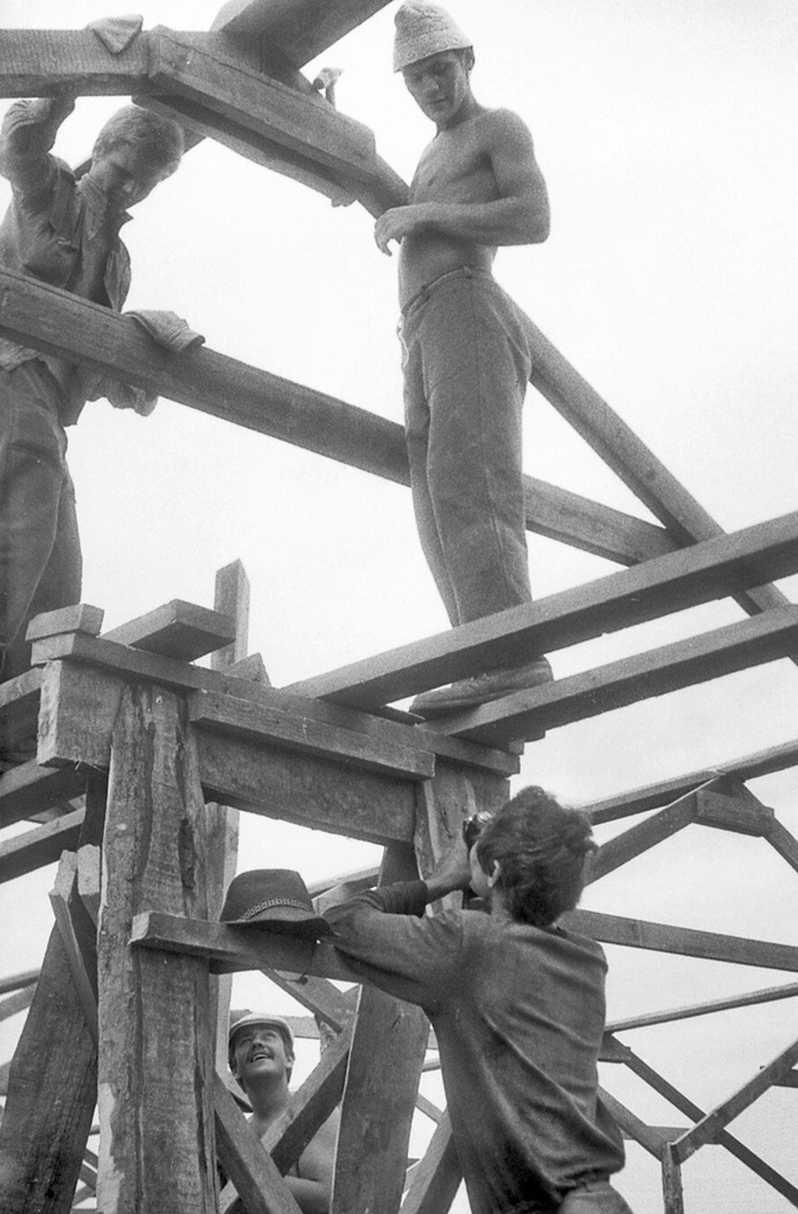 Фото на строительстве теплиц. 