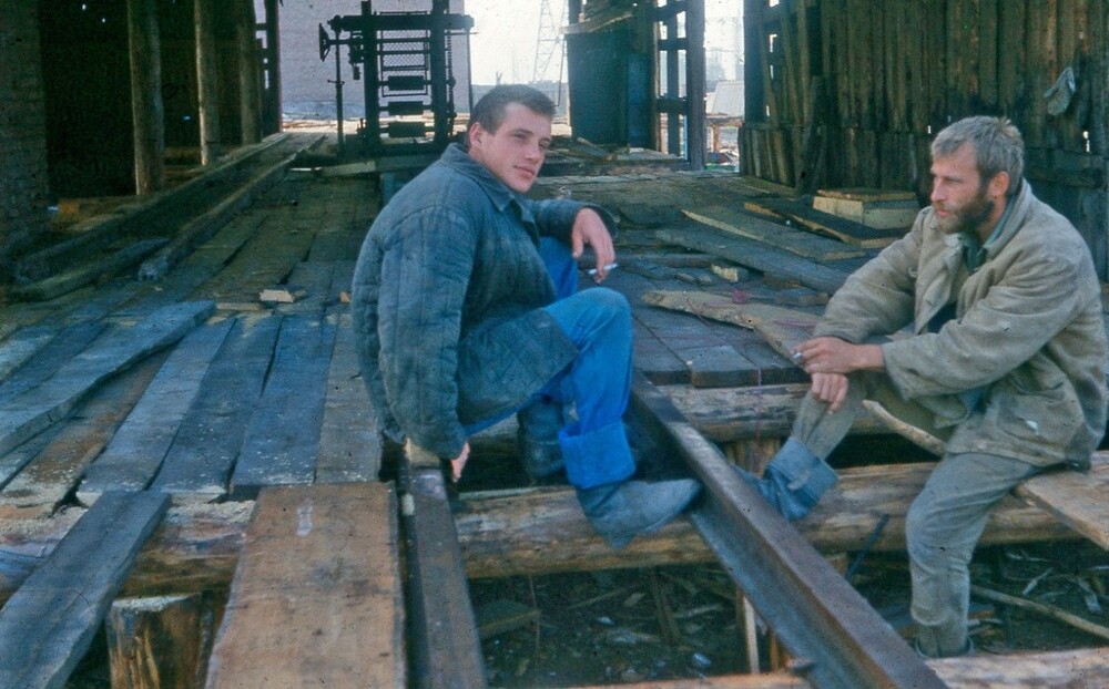 Перекур на пилораме. 28 мая – 13 августа 1984 года. Усть-Абаканский район, совхоз «Усть-Абаканский».