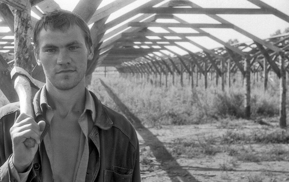 Игорь Зотов – тепличных дел мастер. 