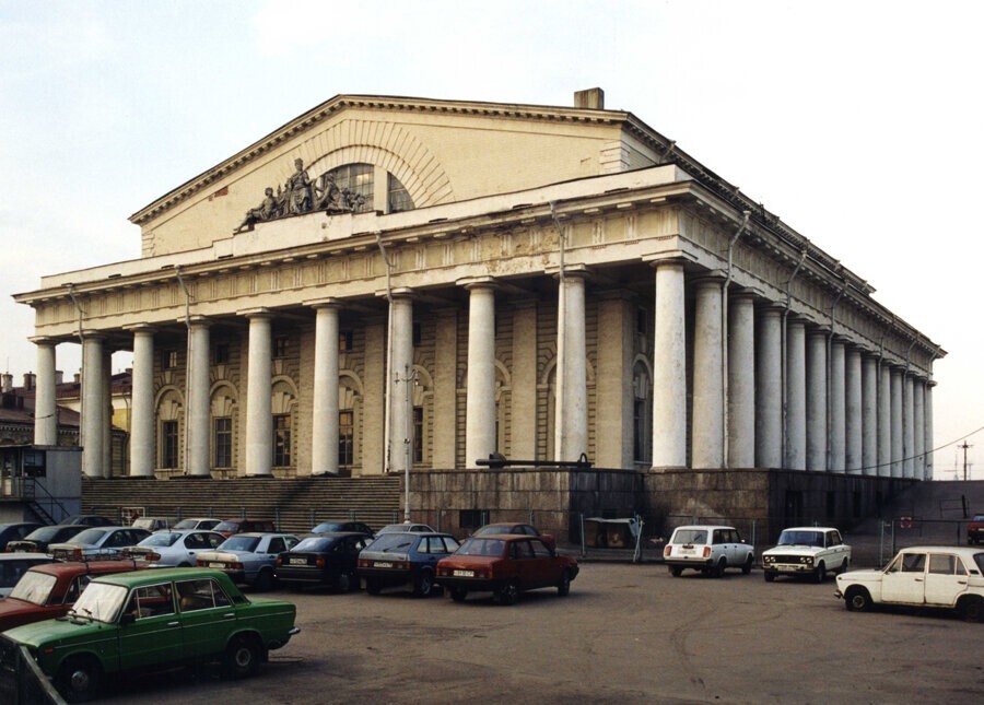 Автомобилей с каждым даже не годом, а днём становилось всё больше