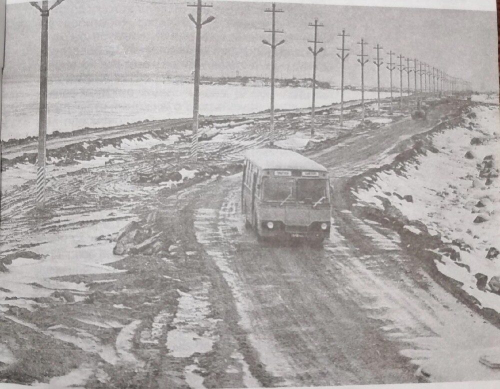 А так в те годы выглядела дамба между Кронштадтом и Горской. Строительство было долгим.