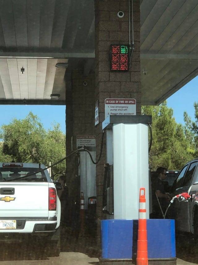 10. Знак показывает, какая колонка свободна