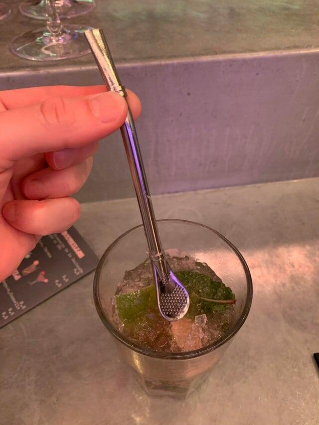 8. Трубочка с сеточкой, которая не пропускает листочки мяты