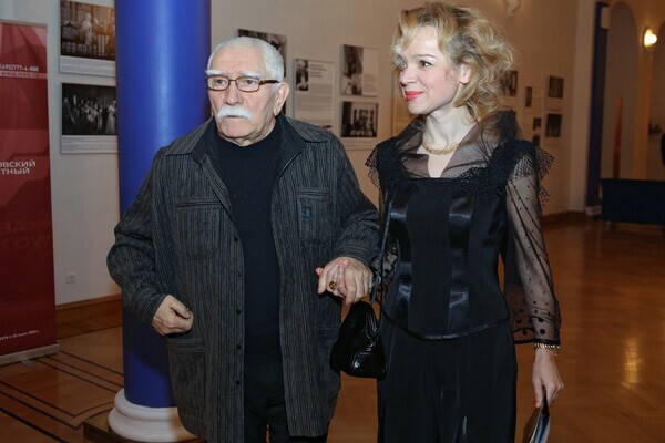Армен Джигарханян с Виталиной Цымбалюк-Романовской, 2012 год .Екатерина Чеснокова.РИА Новости