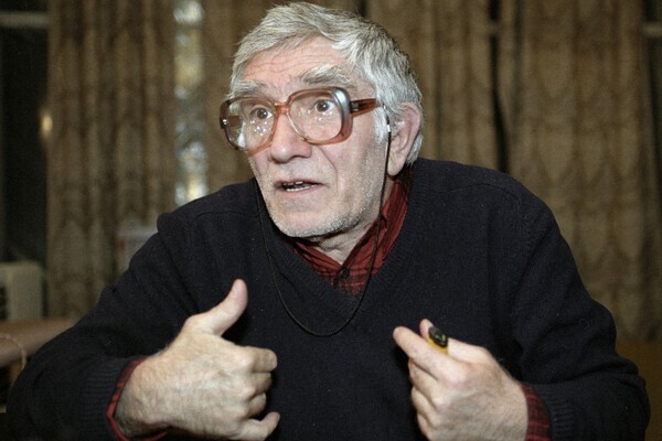 Артист театра и кино Армен Джигарханян, 1996 год .Дмитрий Коробейников-РИА Новости