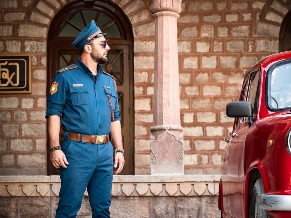 Трейлер российско-индийской комедии "Королёк моей любви" с Галустяном и Карибидисом