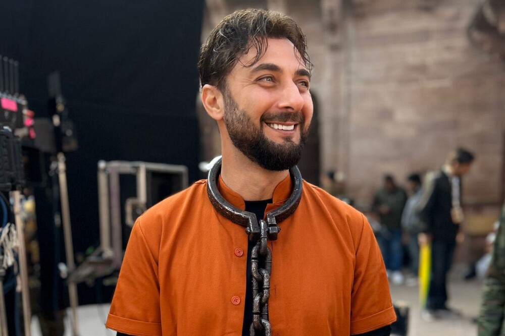 Трейлер российско-индийской комедии "Королёк моей любви" с Галустяном и Карибидисом