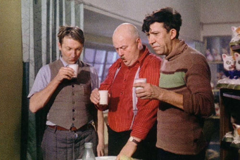 Как возникла традиция «соображать на троих» в СССР?