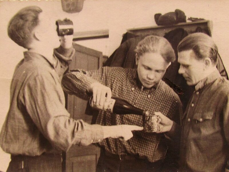 Как возникла традиция «соображать на троих» в СССР?