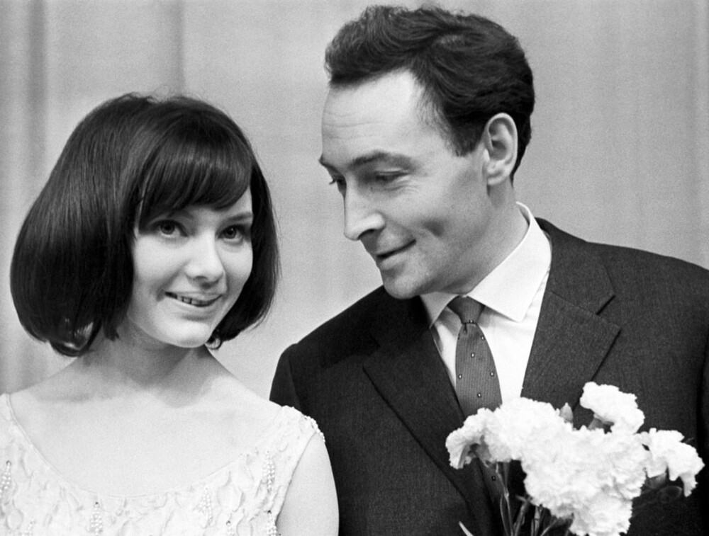 Участники IV Московского международного кинофестиваля Вячеслав Тихонов и Людмила Савельева перед презентацией фильма Сергея Бондарчука Война и мир