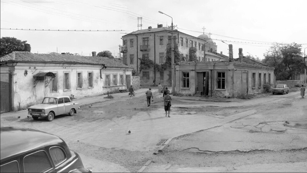 Печаль и разруха на Одесской улице в Симферополе.