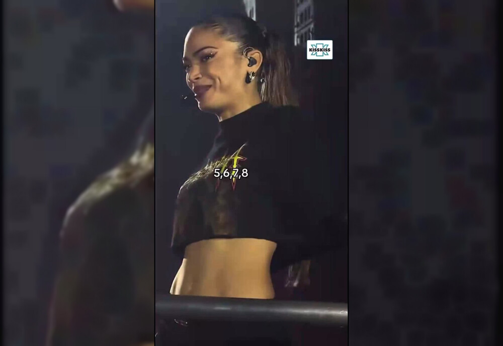 Фанат на концерте Elodie задал ритм всему залу