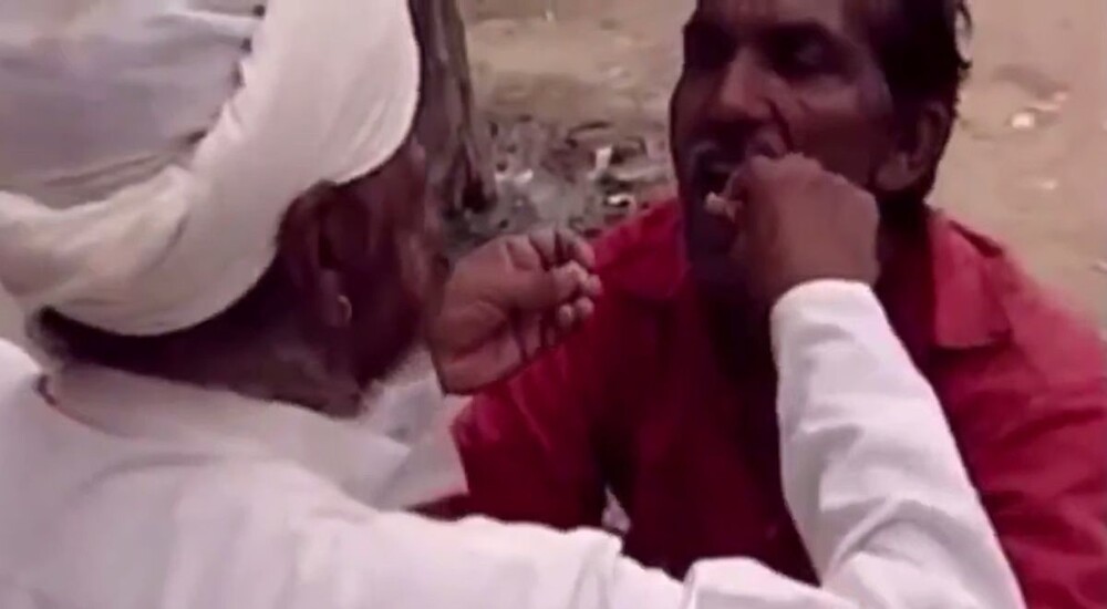 Индийская уличная стоматология