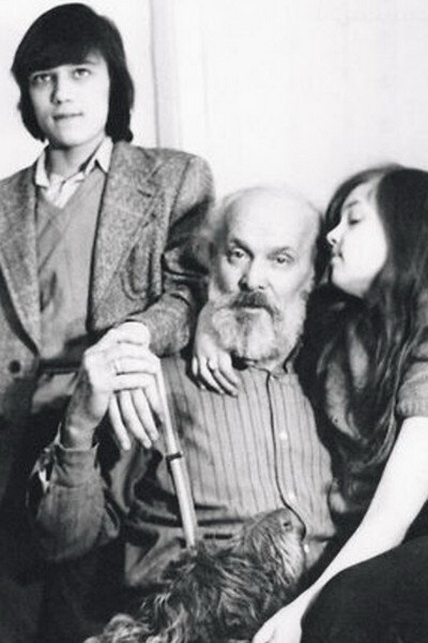 Вацлав Янович Дворжецкий с сыном Евгением и внучкой Лидой.