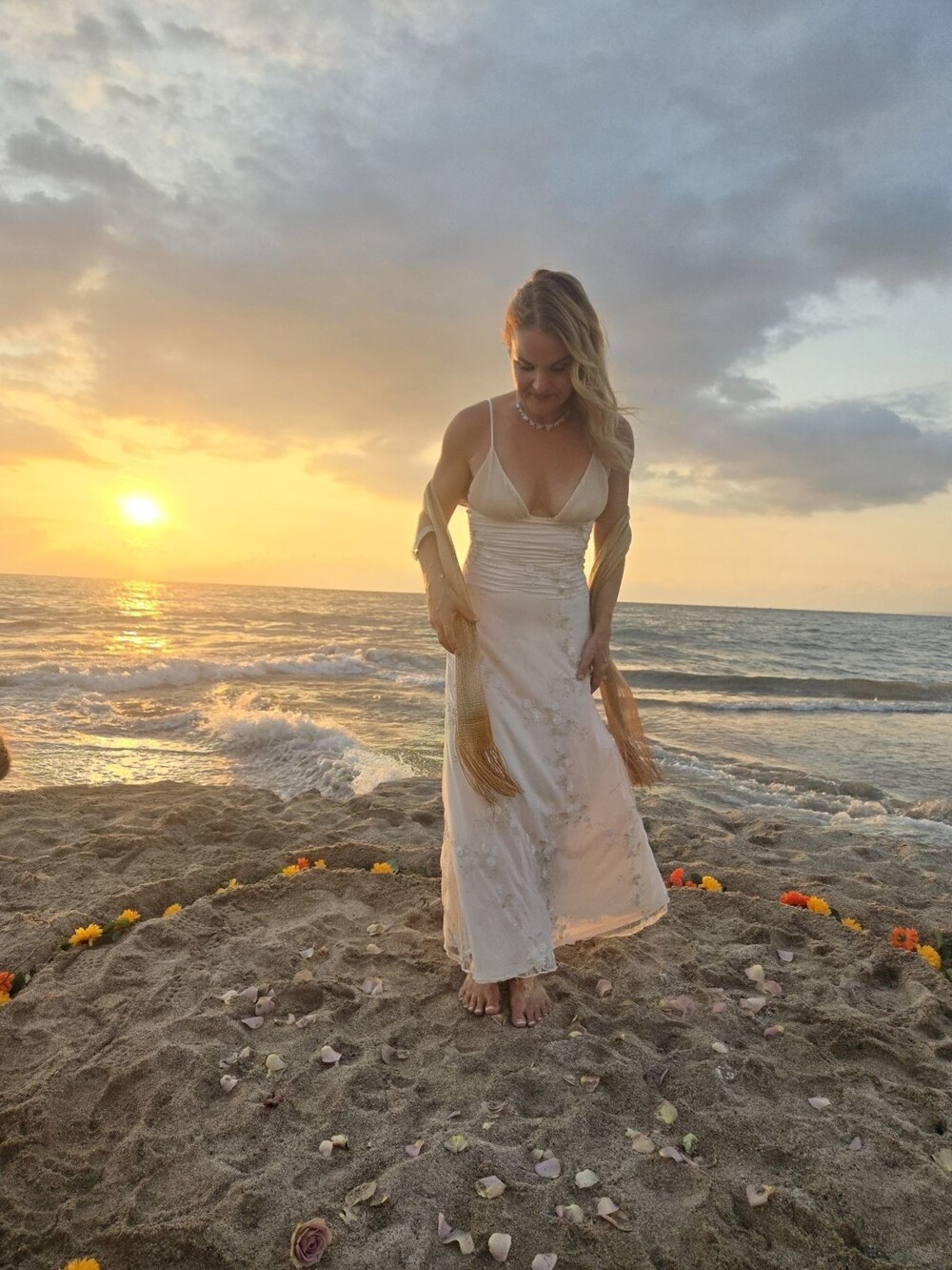 «Я никогда не изменю себе»: женщина вышла замуж за саму себя