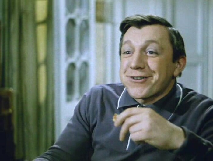 Георгий Штиль получил педагогическое образование.