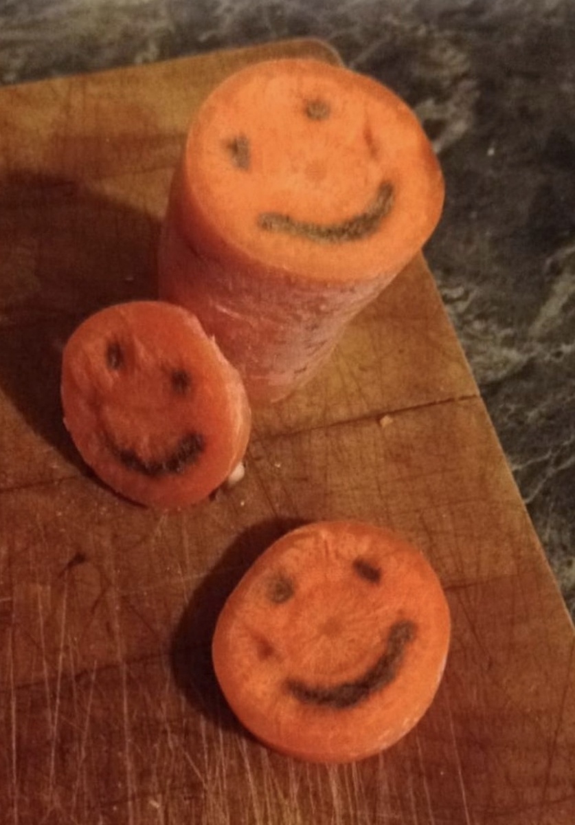 16. Кто-то нашел счастливую морковку! Мы надеемся, что они оставили немного для дальнейшего сбора урожая.