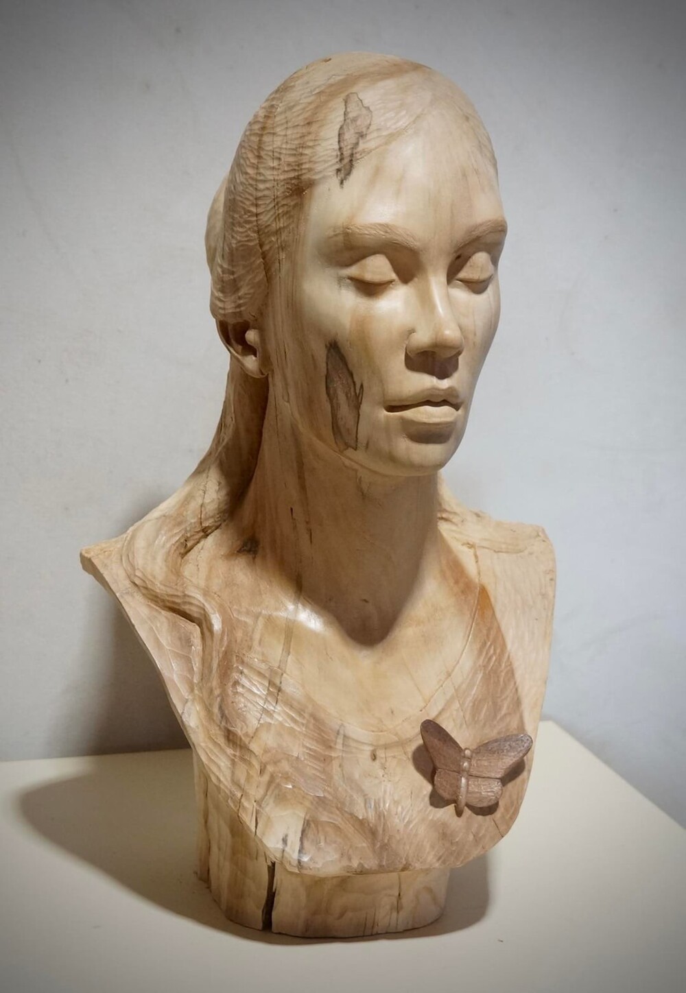 9. Бюст, вырезанный из липы (похожа на мою жену) 9. Бюст, вырезанный из липы (похожа на мою жену)