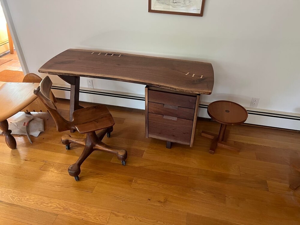 27. Письменный стол из ореха 27. Письменный стол из ореха