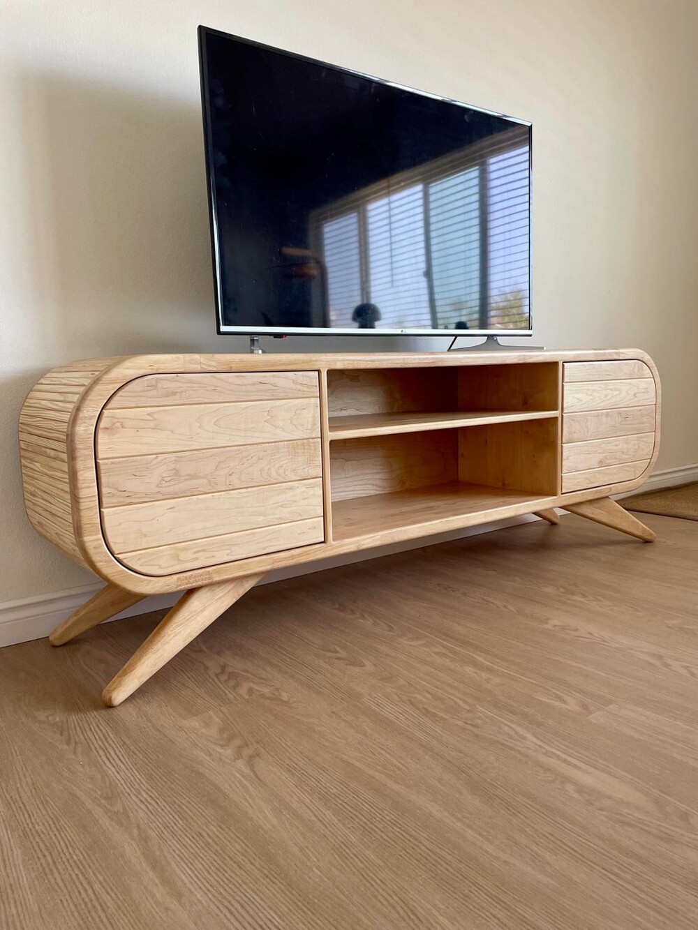 21. Тумба под телевизор 21. Тумба под телевизор