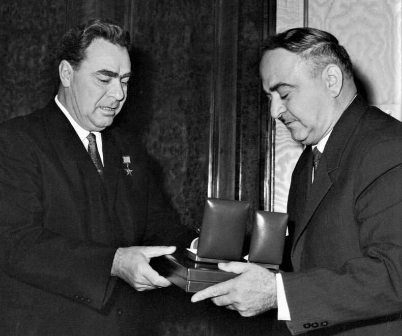 Почему Грузия так богато жила при СССР? Объясняю по-простому Почему Грузия так богато жила при СССР? Объясняю по-простому