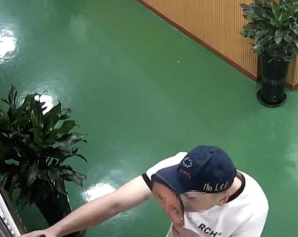 Сотрудники обманули систему распознавания лиц с помощью «масок»