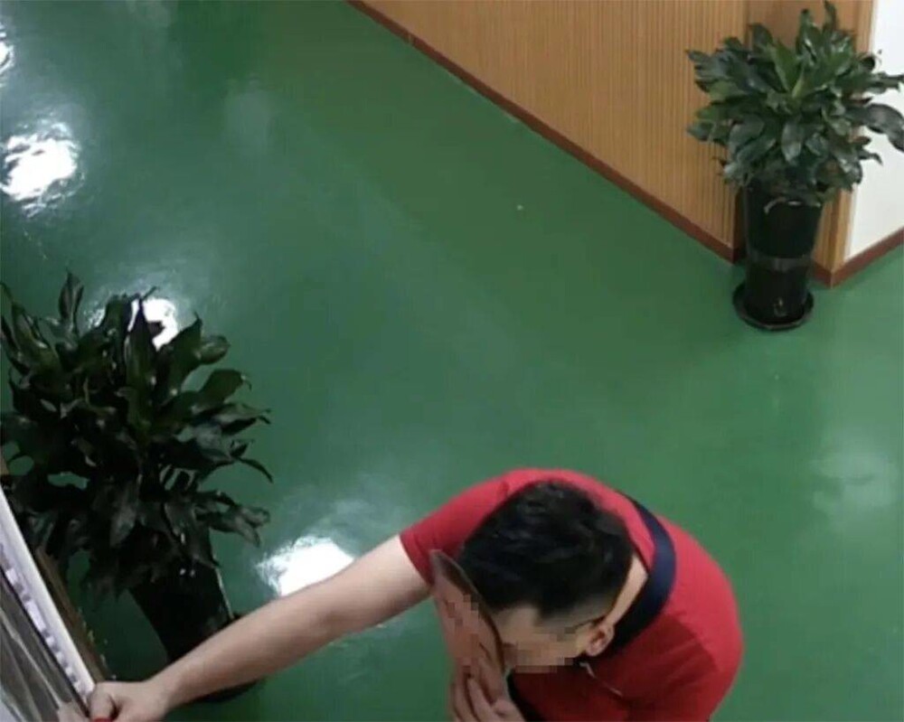 Сотрудники обманули систему распознавания лиц с помощью «масок»