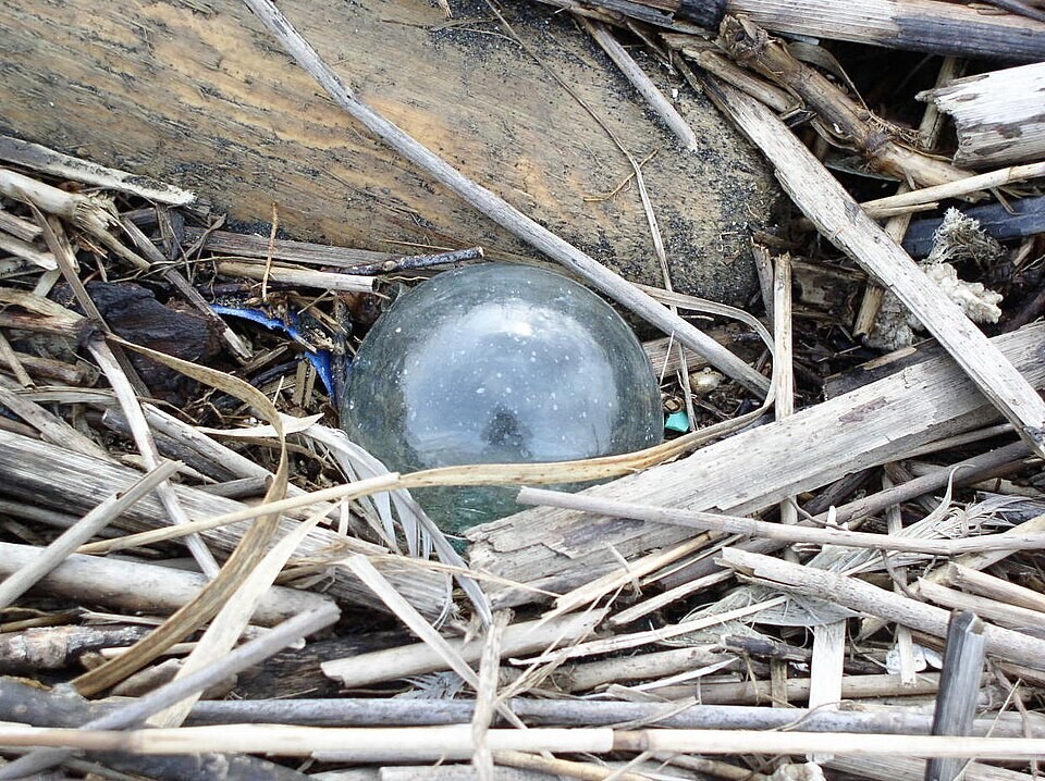 Стеклянные поплавки – морские сокровища с двух концов света