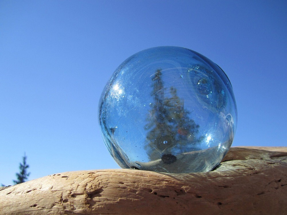 Стеклянные поплавки – морские сокровища с двух концов света