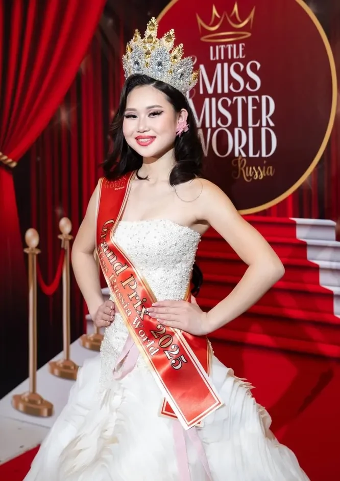 Семилетнюю школьницу из Воронежа назвали самой красивой девочкой в России