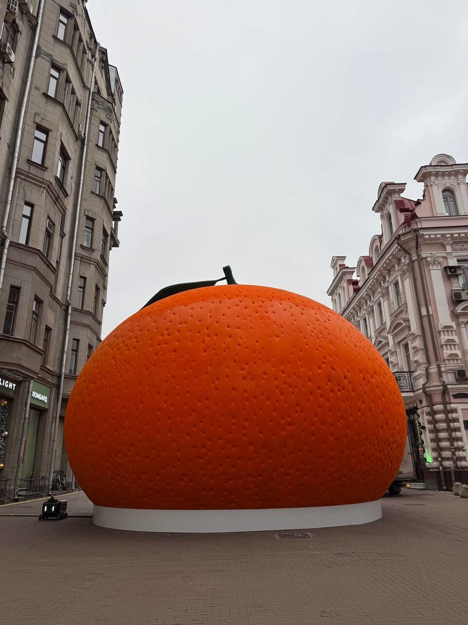 Москва и мандарины. Как вам Старый Арбат?