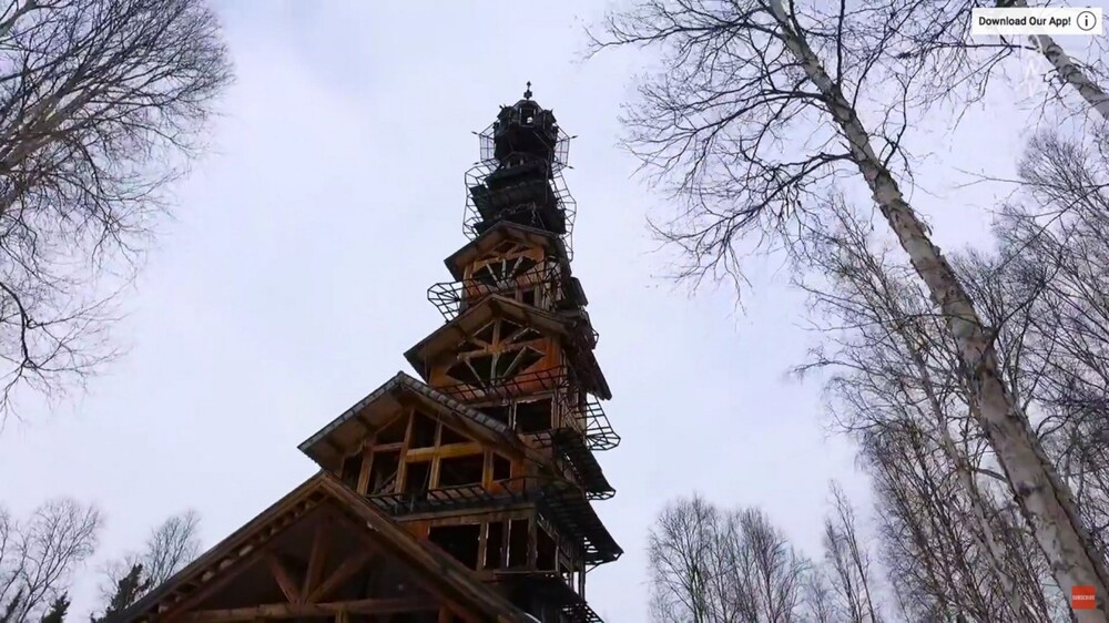 Мужчина построил себе дом высотой с 18-этажку. Зачем?