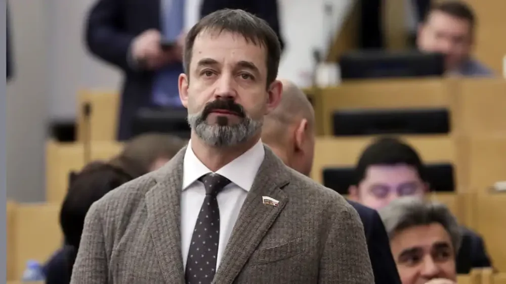 «Лучше бы в кино остался»: Шахназаров поставил на место депутата-актёра Певцова за «плевок в лицо» россиянам