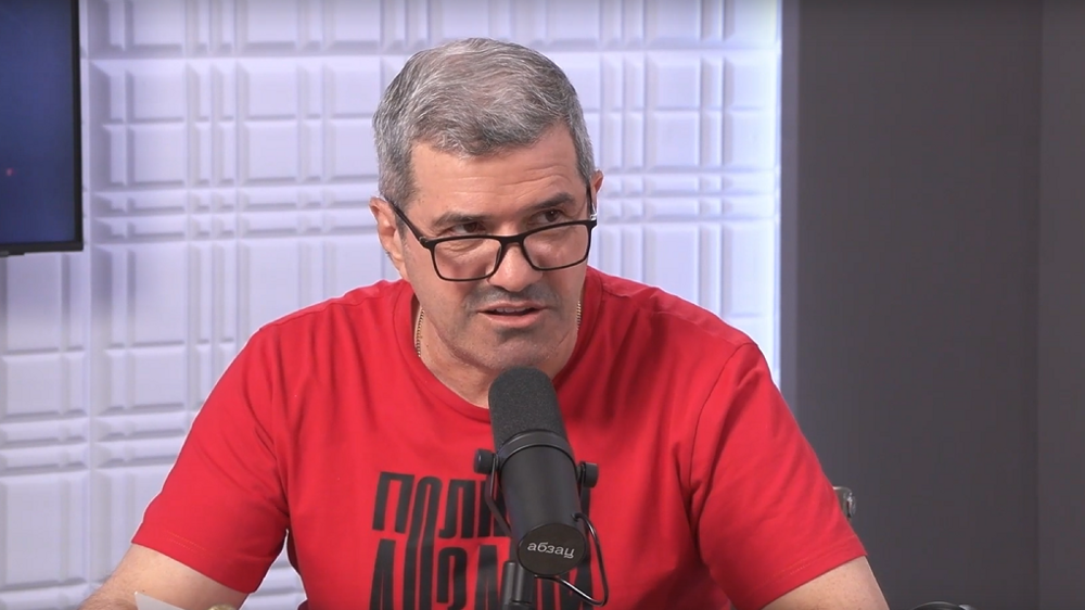 «Лучше бы в кино остался»: Шахназаров поставил на место депутата-актёра Певцова за «плевок в лицо» россиянам