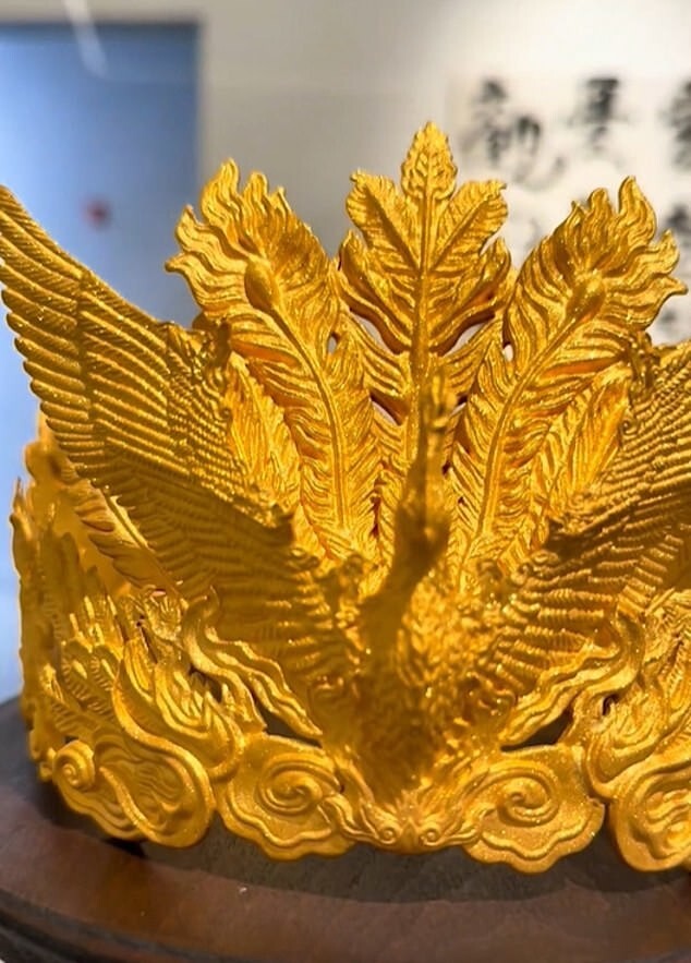 Ребёнок повредил золотой экспонат в музее